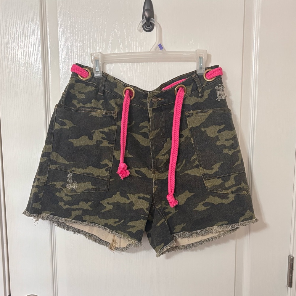 BiBi Camo Women's Jean Shorts with Pink Rope Belt- NWT